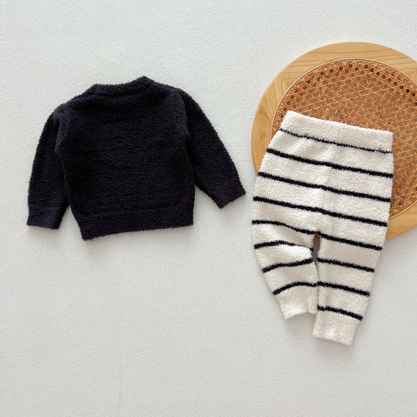 Cute and Versatile Two-Piece Set: Round Neck Fleece Top and Pants for Baby and Toddlers-2