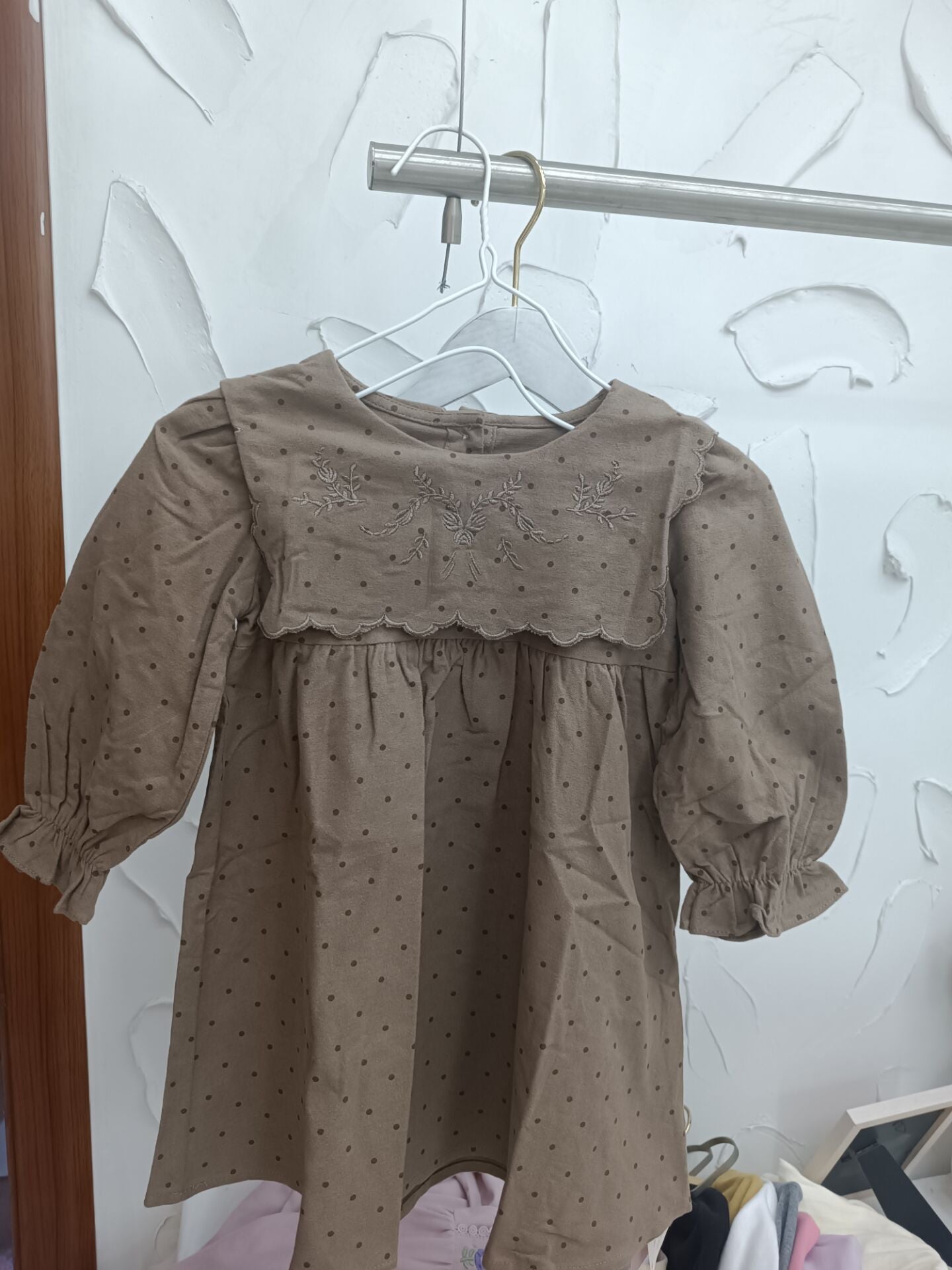 Arrival Autumn Girls Vintage Crew Neck Long Sleeves Dots Print and Flowers Embroidery Pattern Dress